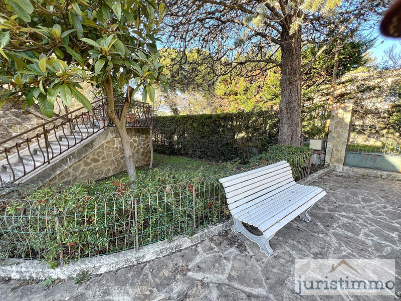 Maison - 220 m² - 9 pièces