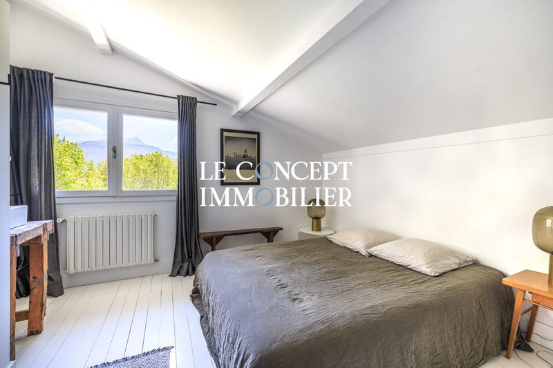 Villa - 270 m² - 9 pièces