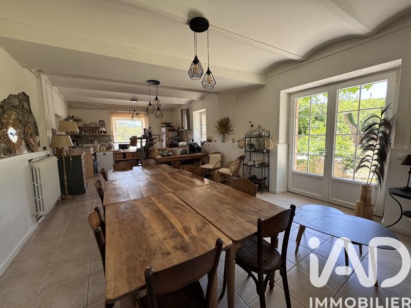 Maison - 202 m² - 7 pièces