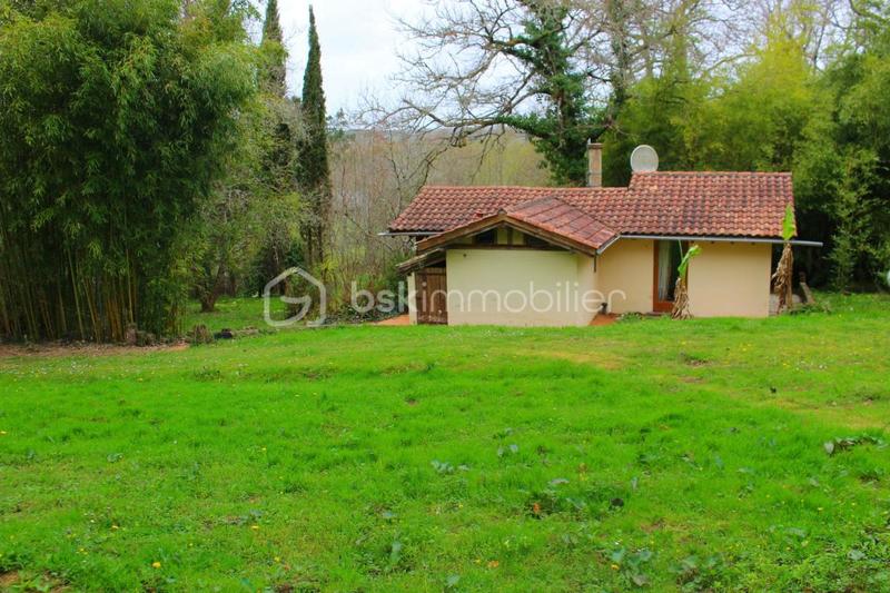 Demeure - 335 m² - 12 pièces