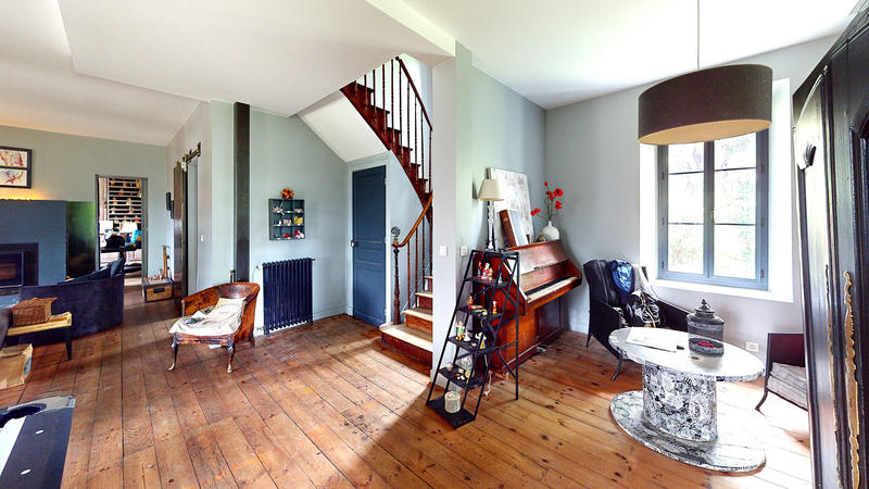 Maison - 235 m² - 7 pièces