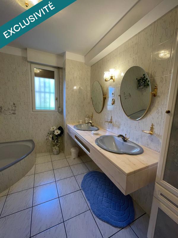 Maison - 234 m² - 8 pièces