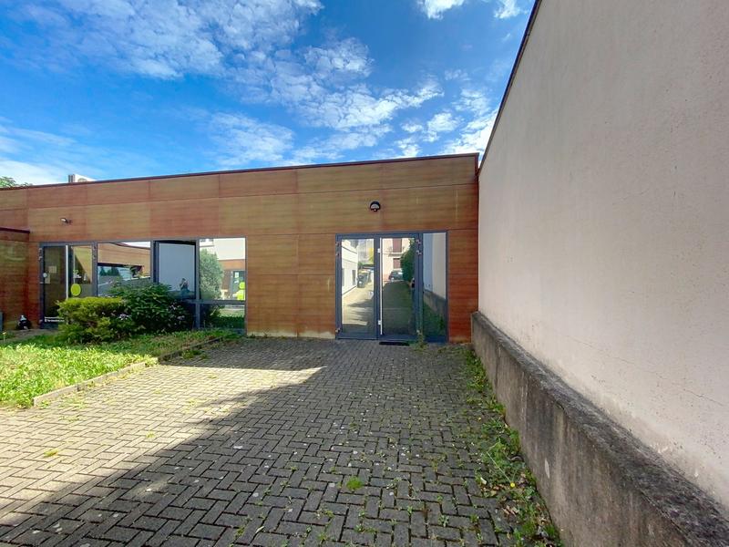 Local d'activités - 164 m² - 8 pièces