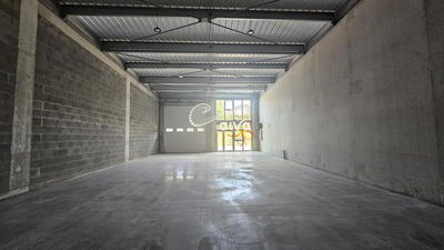 Local d'activités - 182 m² - 1 pièce