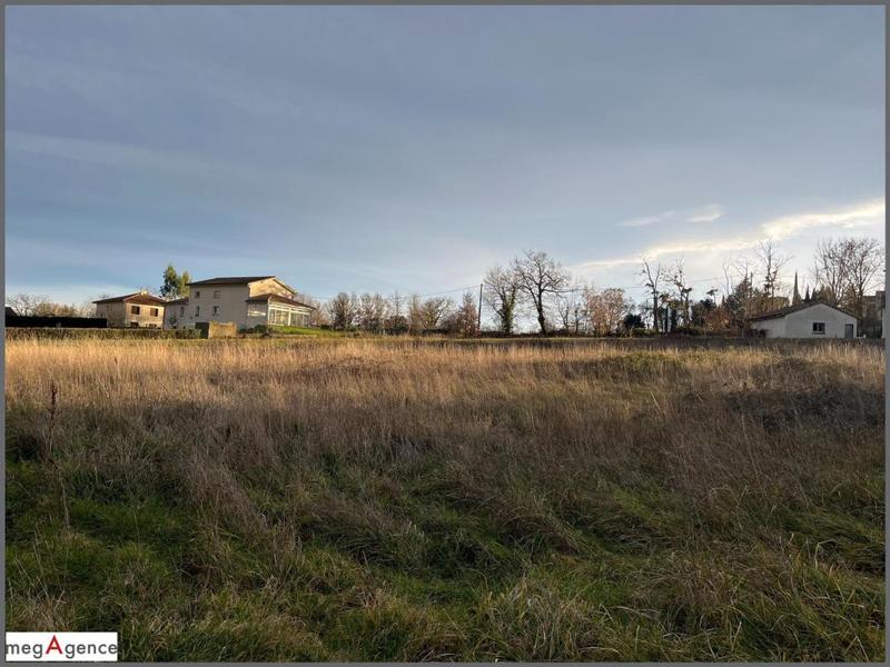 Terrain constructible - 1 626 m²