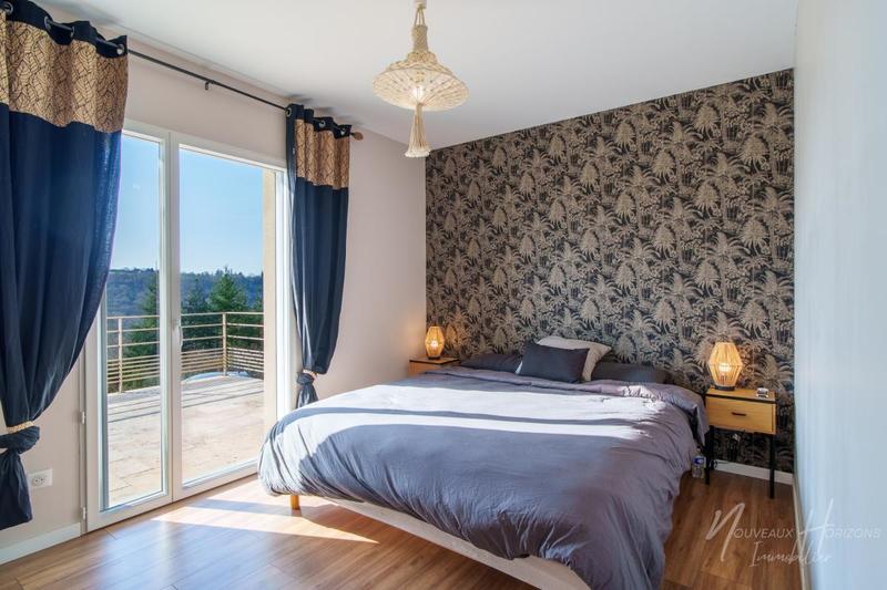 Maison - 182 m² - 7 pièces