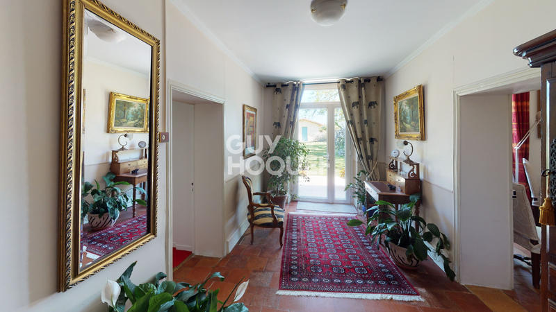 Maison - 250 m² - 8 pièces