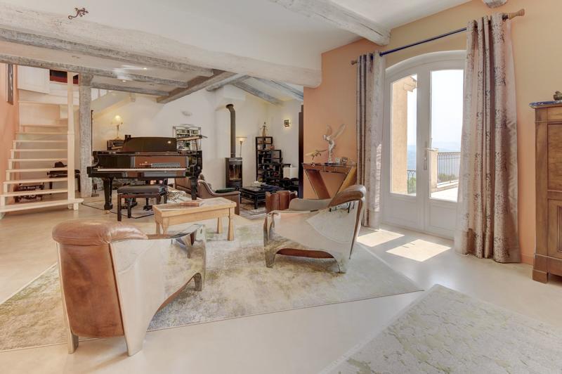 Maison - 230 m² - 7 pièces