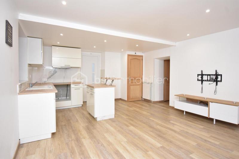 Maison - 97 m² - 5 pièces