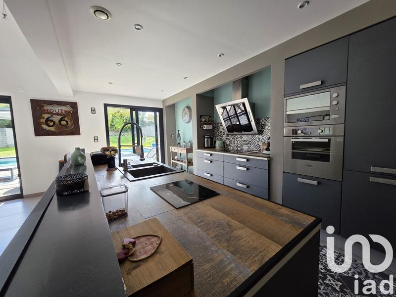 Maison - 234 m² - 8 pièces