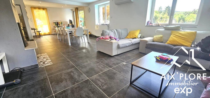 Maison - 210 m² - 7 pièces