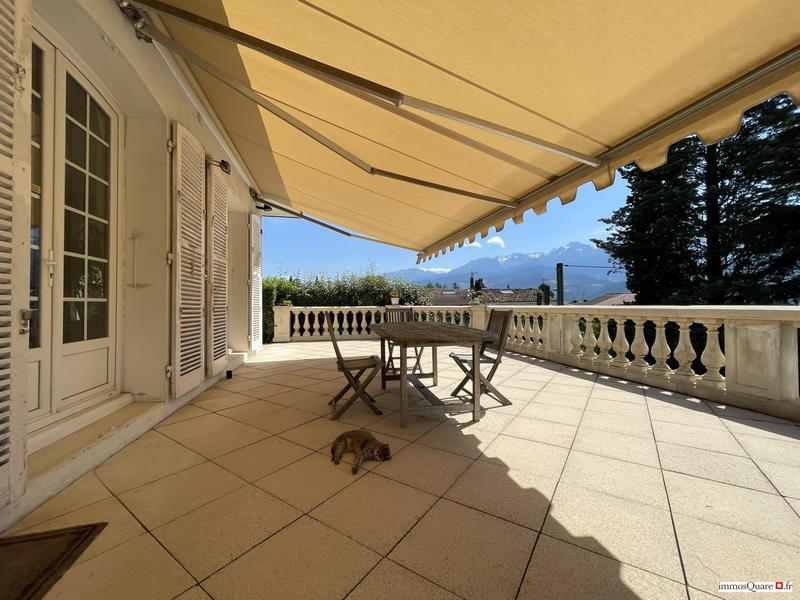 Villa - 249 m² - 9 pièces