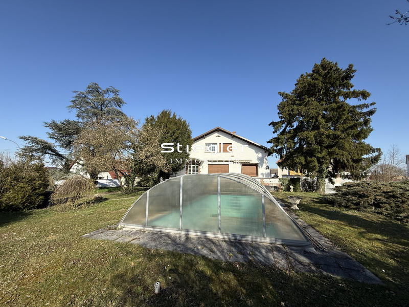 Maison - 204 m² - 6 pièces