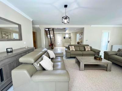 Maison - 220 m² - 8 pièces