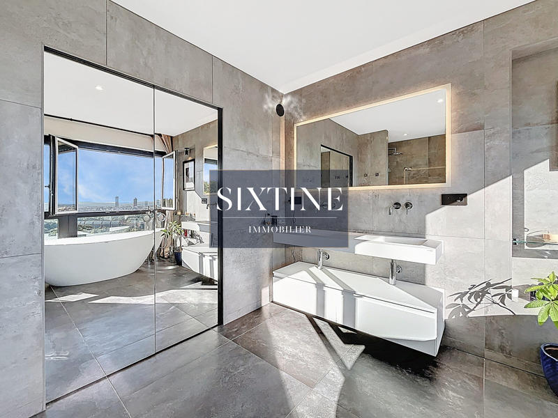 Appartement - 140 m² - 5 pièces