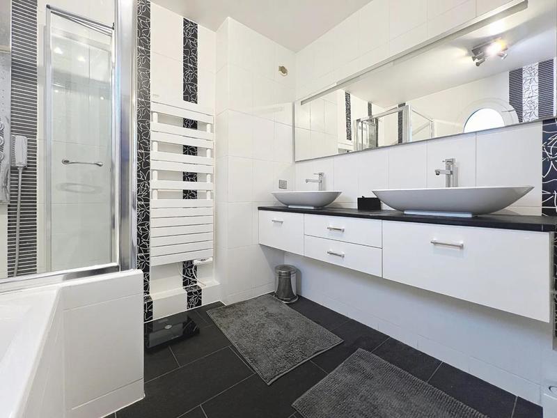 Villa - 212 m² - 8 pièces