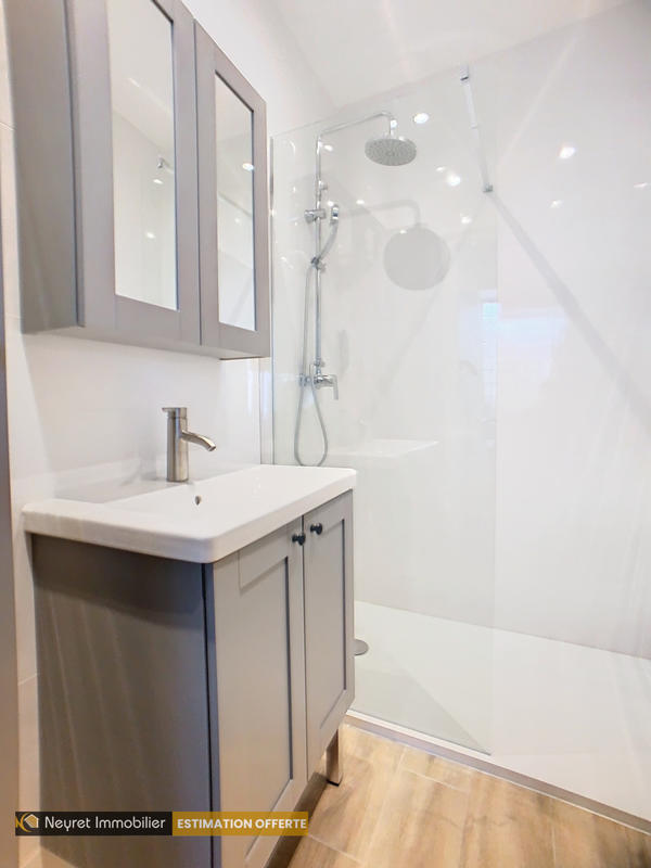 Maison - 250 m² - 7 pièces