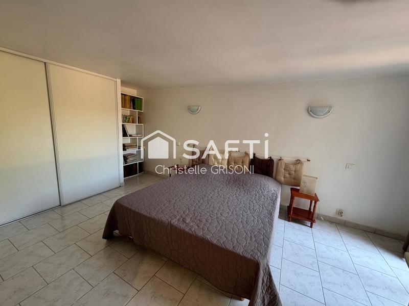 Maison - 210 m² - 6 pièces