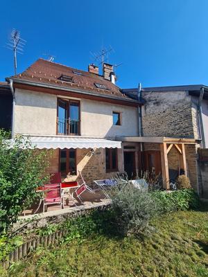 Maison - 203 m² - 9 pièces