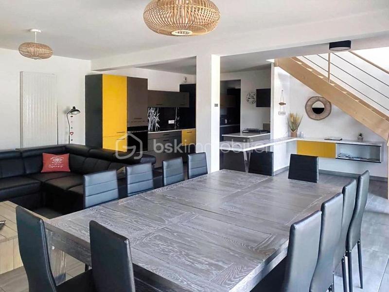 Maison - 290 m² - 11 pièces