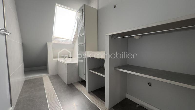 Maison - 230 m² - 8 pièces