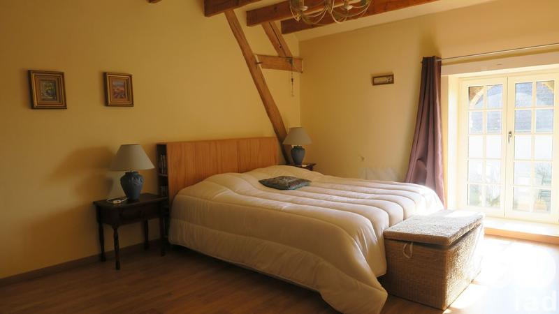 Maison - 250 m² - 8 pièces