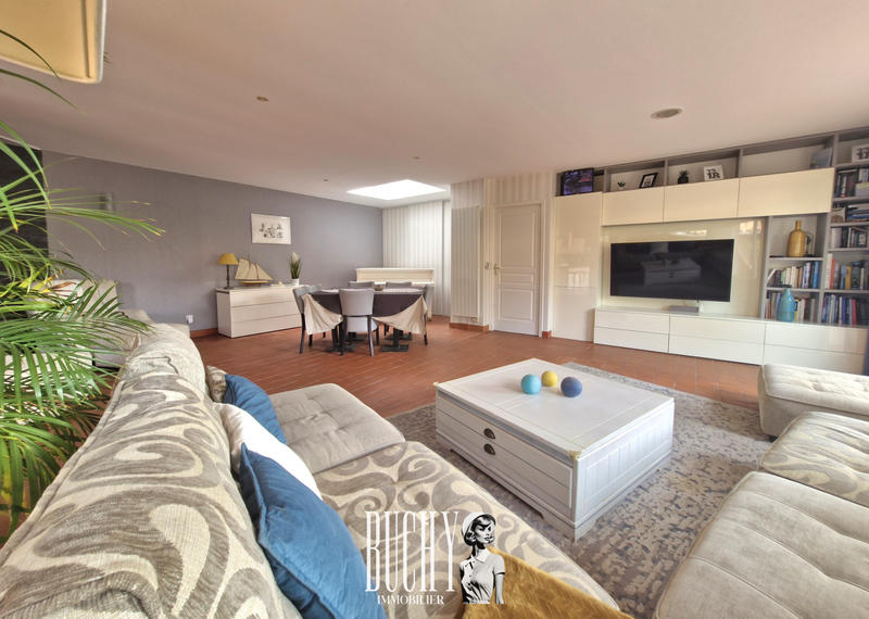 Maison - 194 m² - 10 pièces