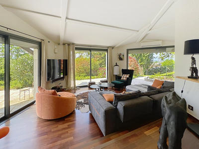 Maison - 365 m² - 9 pièces