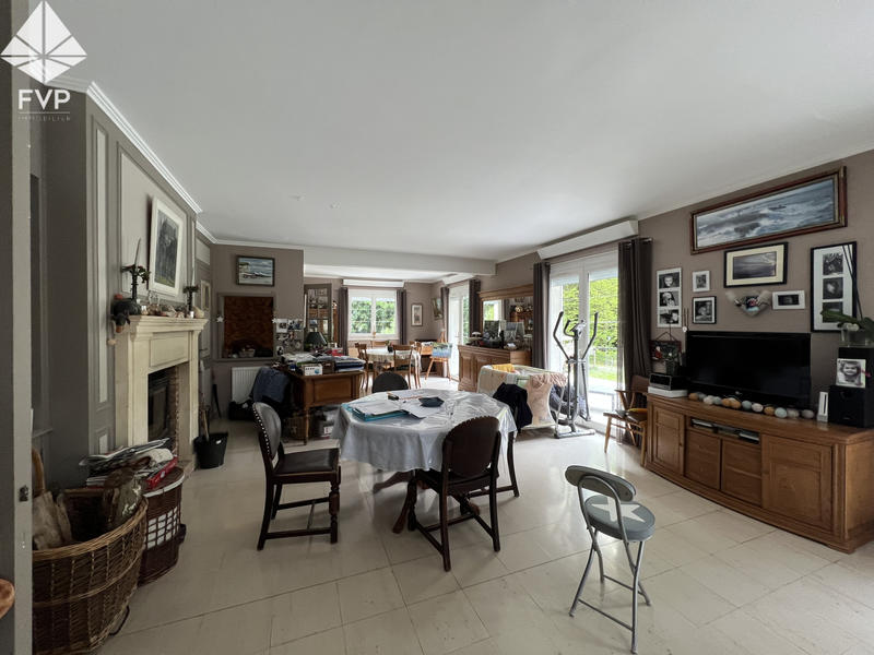 Maison - 246 m² - 7 pièces