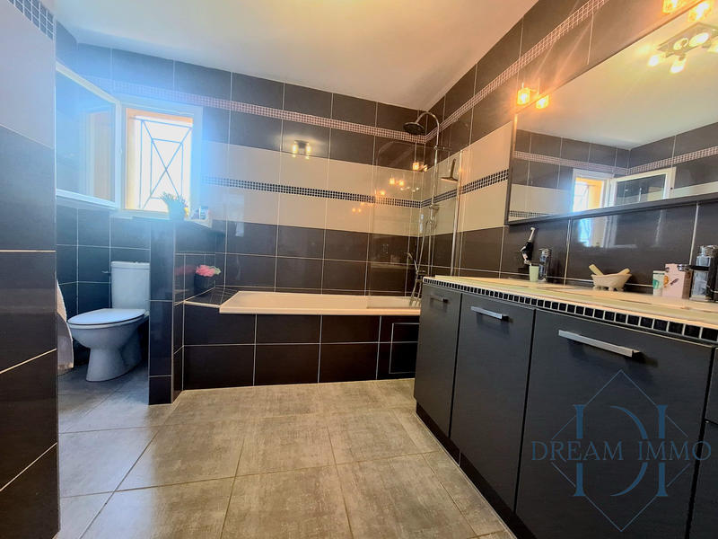 Villa - 136 m² - 5 pièces