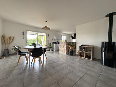 Maison - 90 m² - 4 pièces