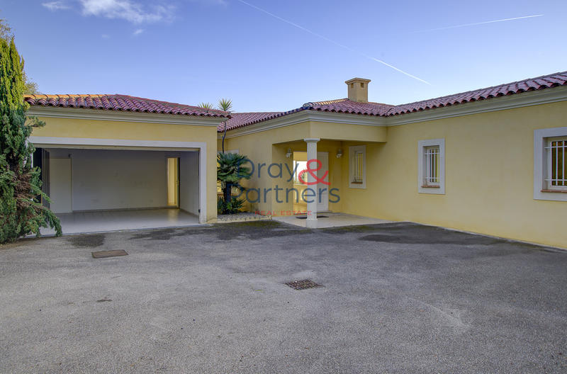 Villa - 305 m² - 7 pièces