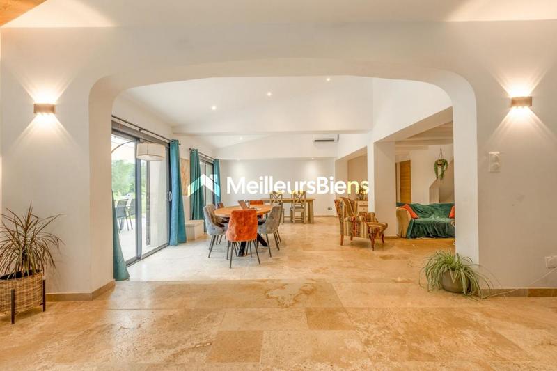 Propriété - 258 m² - 8 pièces