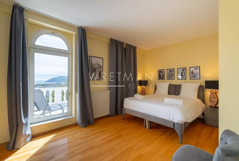 Villa - 300 m² - 6 pièces