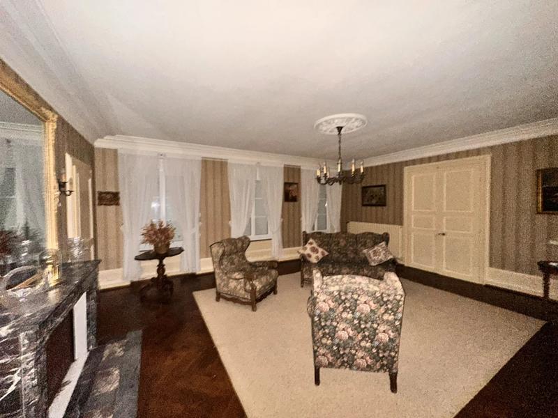 Maison - 400 m² - 12 pièces