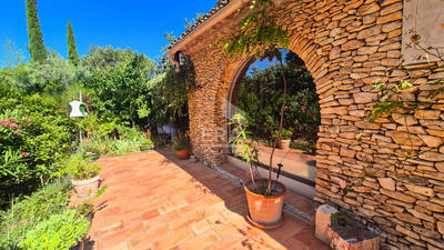 Maison - 270 m² - 9 pièces