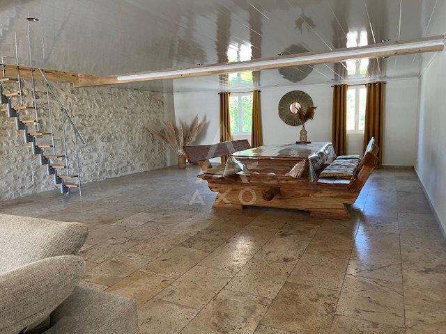 Maison - 220 m² - 6 pièces