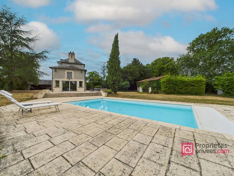 Propriété - 300 m² - 7 pièces