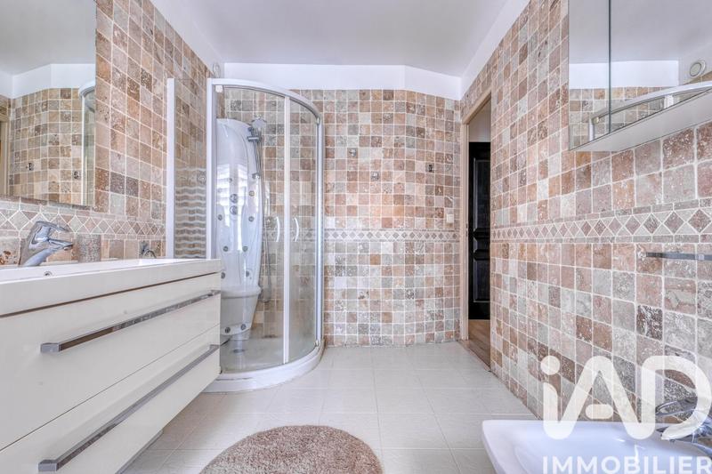 Maison - 200 m² - 8 pièces