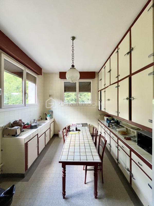 Propriété - 300 m² - 11 pièces