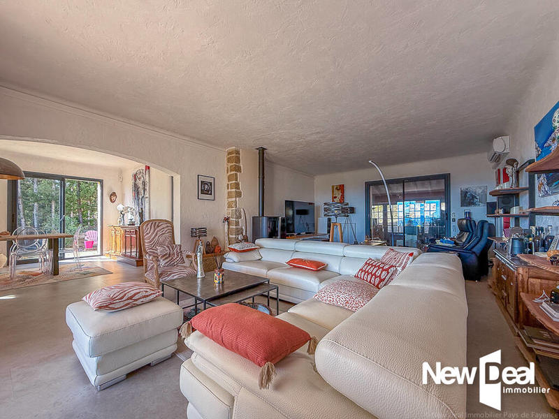 Propriété - 225 m² - 5 pièces