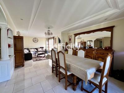 Maison - 197 m² - 7 pièces