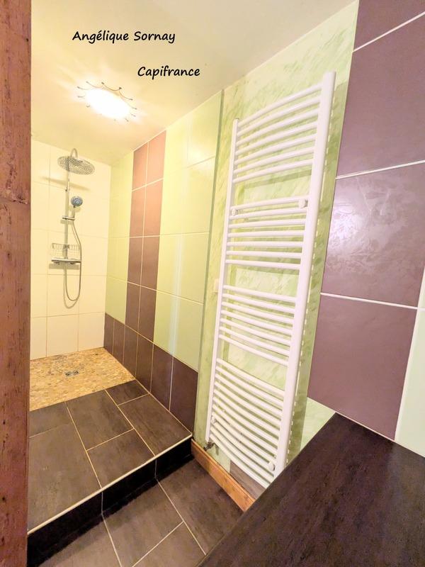 Maison - 222 m² - 8 pièces