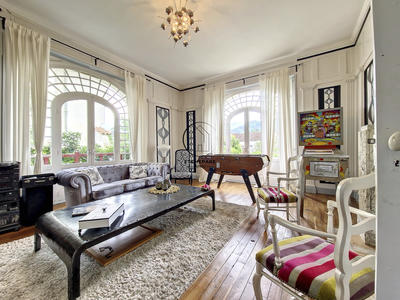 Maison - 351 m² - 7 pièces