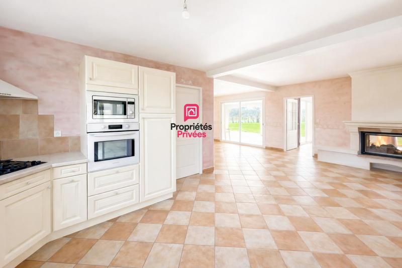 Maison - 221 m² - 8 pièces