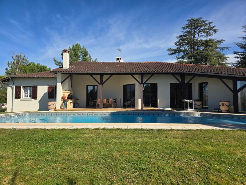 Maison - 204 m² - 7 pièces