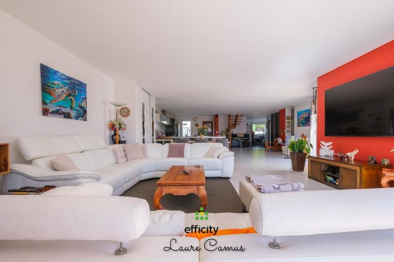 Maison - 198 m² - 6 pièces