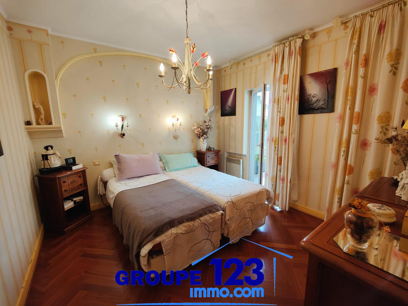 Maison - 166 m² - 8 pièces