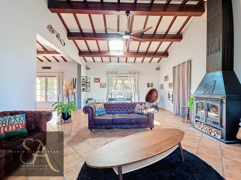 Propriété - 377 m² - 10 pièces