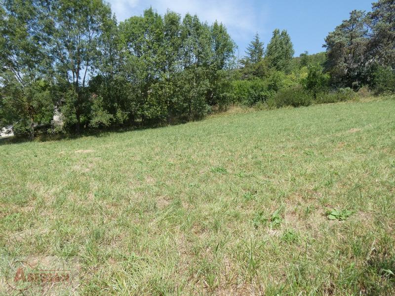 Terrain constructible - 1 080 m²